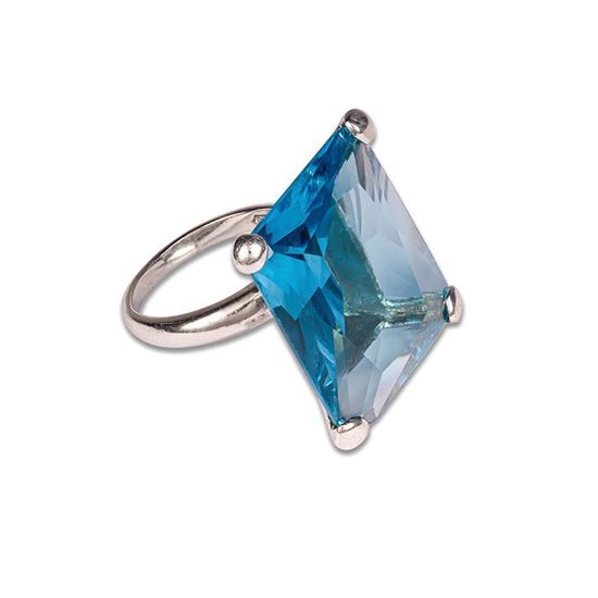 Eleganza e bellezza unica in un anello in argento impreziosito da un topazio azzurro creato in laboratorio, per un anello che unisce tradizione artigianale e innovazione. Perfetto per chi cerca un tocco di raffinatezza e unicita' 